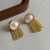 Vintage high-end metal hemming fringed pearl stud earrings baroque pearl earrings elegant and exquisite high-end earrings