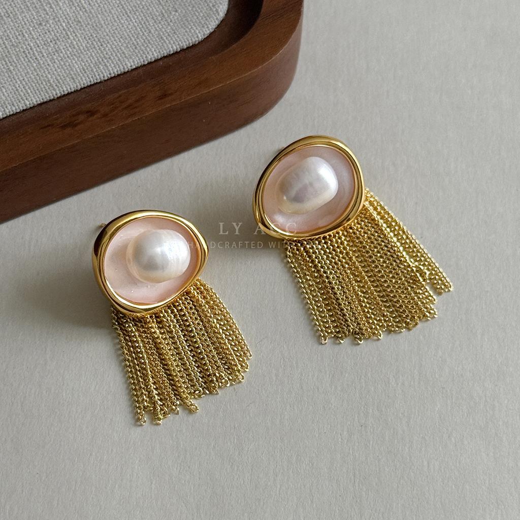Vintage high-end metal hemming fringed pearl stud earrings baroque pearl earrings elegant and exquisite high-end earrings