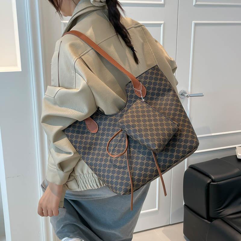 Premium Sense Large-capacity Bag Women's 2025 New Autumn Fashion Printed Shoulder Bag Commuter Tote Bag