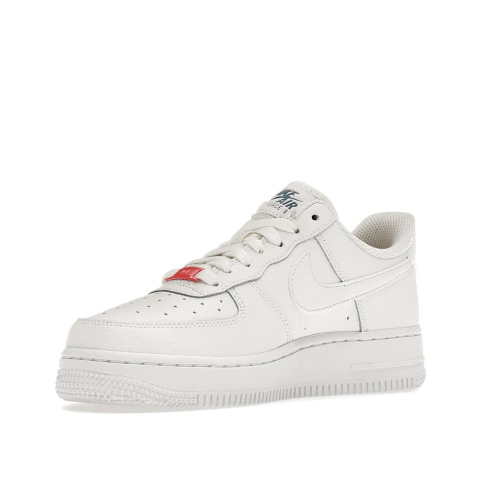 Nike Air Force 1 07 Essential Summit Белые солнечные красные женские кроссовки CT1989-101