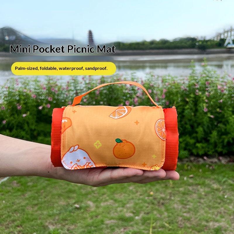 HOUMU Waterproof Lightweight Sandproof 210T Water-Resistant Fabric Foldable Portable Grassland Beach Mat for Picnic & Lawn Use
