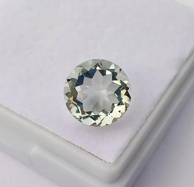 3,15-каратное кольцо высочайшего качества с потрясающим зеленым аметистом круглой формы, делающее ограненный драгоценный камень 10x6 мм