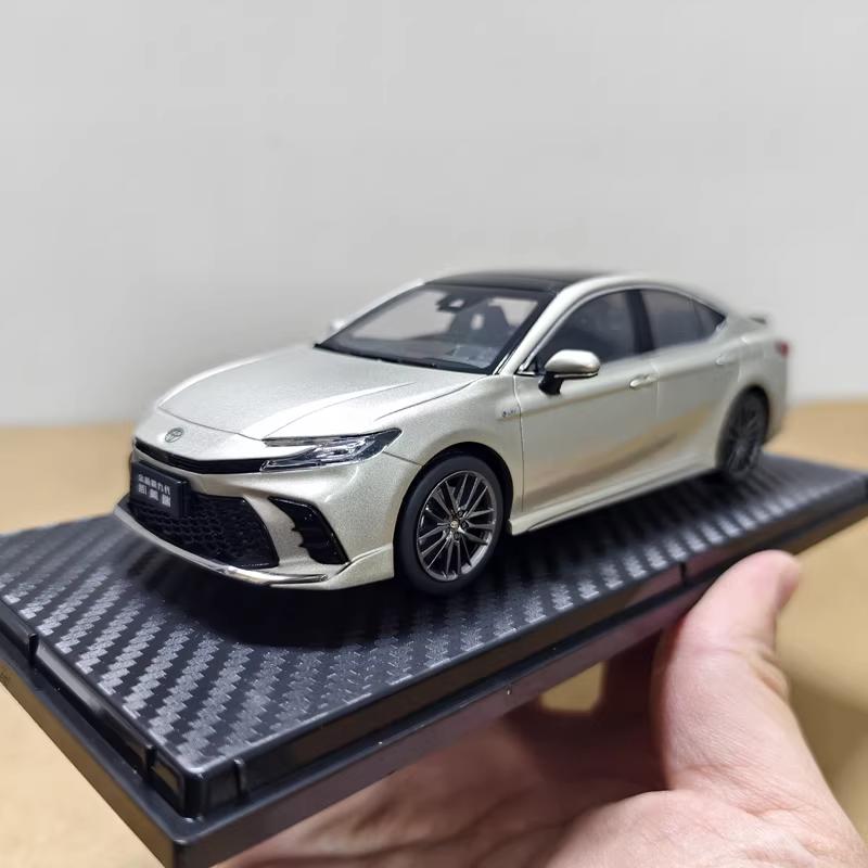 1:Масштаб 30 Модель автомобиля Toyota Camry 2024 Xse Camry, литая модель из сплава, коллекционная модель для настольного дисплея и подарка, в наличии