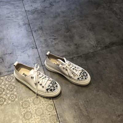 Маленькие белые туфли женские 2025 лето новые корейская версия универсальные сексуальные туфли на шнуровке со стразами повседневные туфли на платформе нескользящие кеды женские