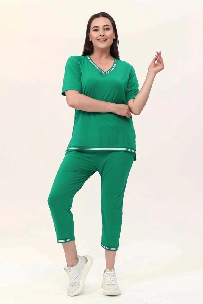 Женский стильный комплект большого размера под верхом в трикотажную полоску с подробным описанием