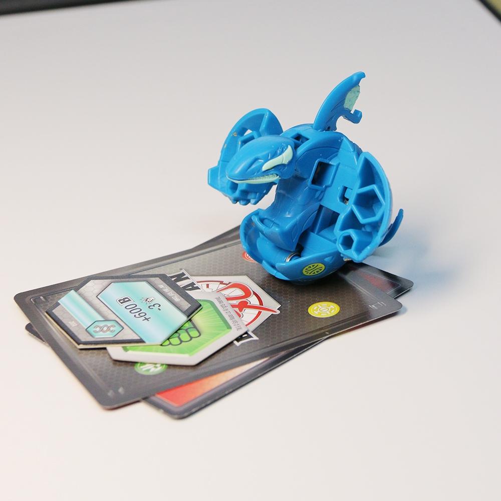 Настольная игра Bakugan Battle Brawlers с прозрачными фигурками и множеством персонажей