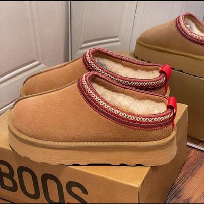 Женские зимние сапоги носят толстоподошвенную увеличивающую рост пушистую обувь, новую меховую интегрированную осенью и зимой, с присборенным мыском и полушлепанцы