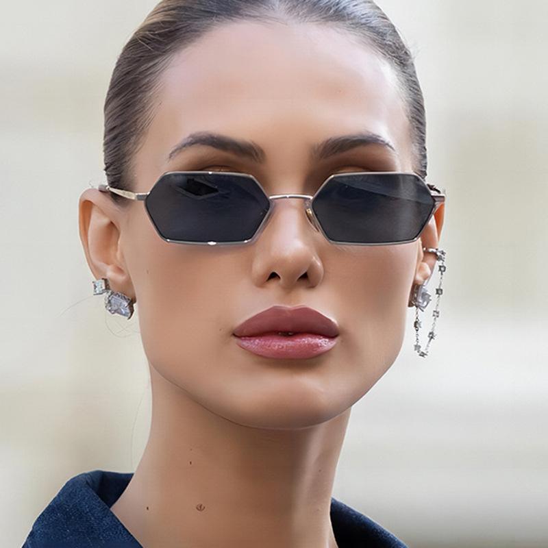 Fashionable And Individual Small-frame Sunglasses Metal Retro Square-frame Sunglasses Street Style Sunglasses 388