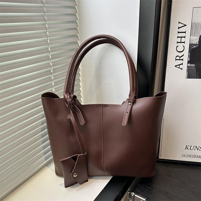Large-capacity Bag Women's Spring High-value New Simple Casual Shoulder Bag High-end Texture Commuter Tote Bag