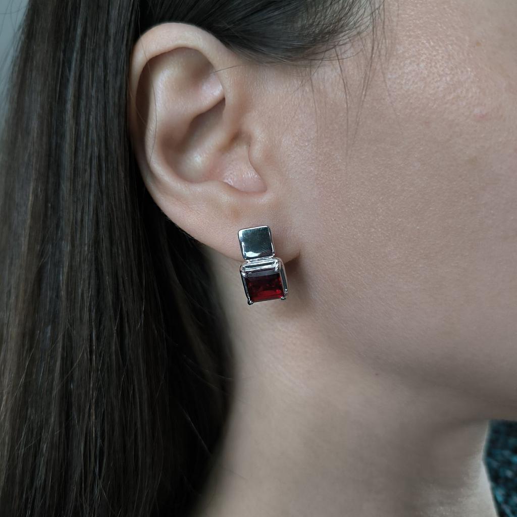 Серебряные серьги с искусственным гранатом nano 4.117ct (60002299)