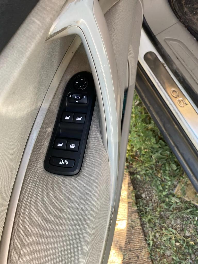 98054508ZD for 2007-2013 Peugeot 308 508 Automotive Parts Glass Lift Switch Control Button Panel Side Mirror Button Automotive Replacement Parts