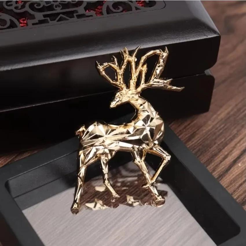 Creative 1 Pcs Mini Exquisite Golden Christmas Deer Animal Clothes Brooch Men And Women Clothing Hundred Matching Accessories