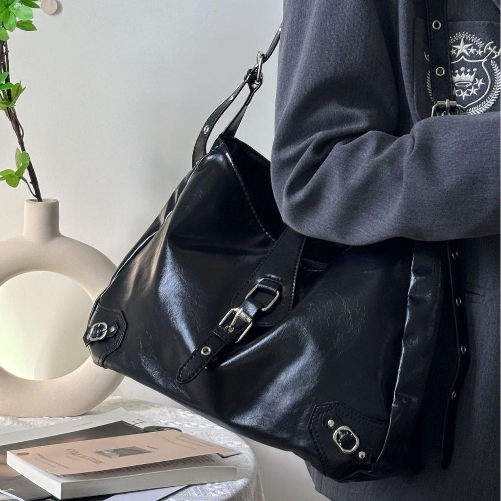 2024 Осень Зима Новая Мода Большая Вместимость Сумка для Поездок Крутая Одноплечевая Сумка-Подмышка Высококлассная Сумка-Тоут через Плечо