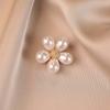 Pearl Petal Anti-glare Brooch, High-end and Light Luxury Clothing Accessories, Pin Ornaments, High-end Anti-glare Clasp