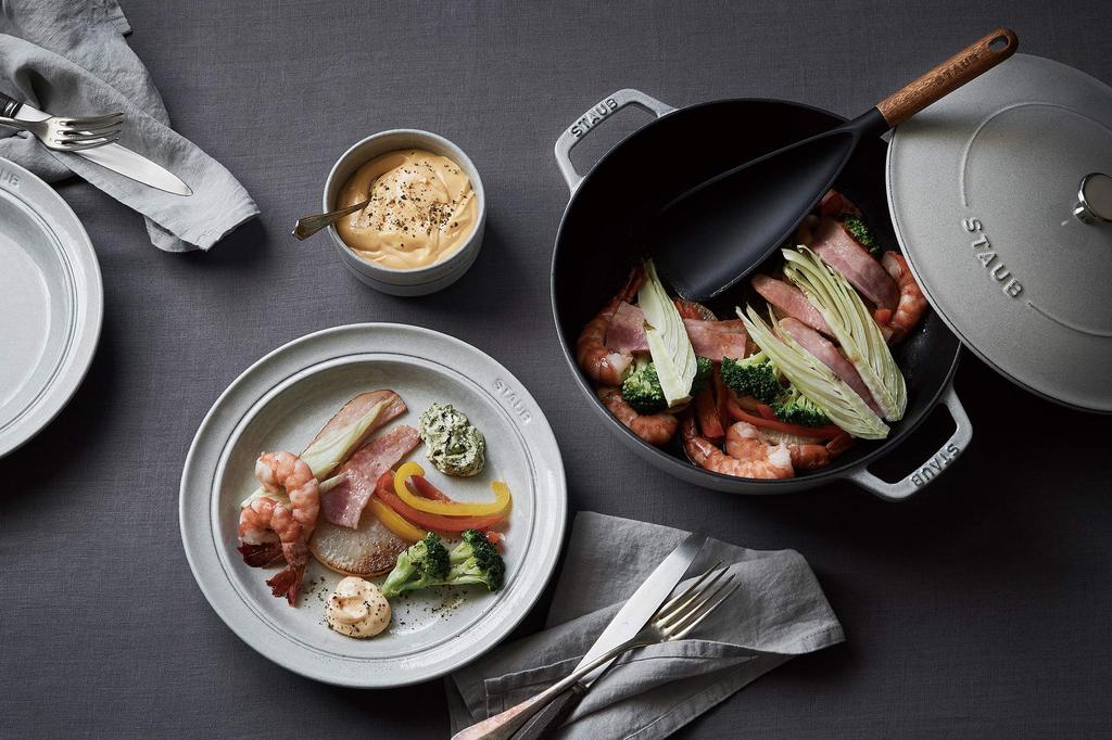 Staub Saute Pan Campagne Large Two Hand Cast Enamel Pot Shallow Sukiyaki Compatible with IH Japanese Product with Serial Braiser "Blazer 26cm"