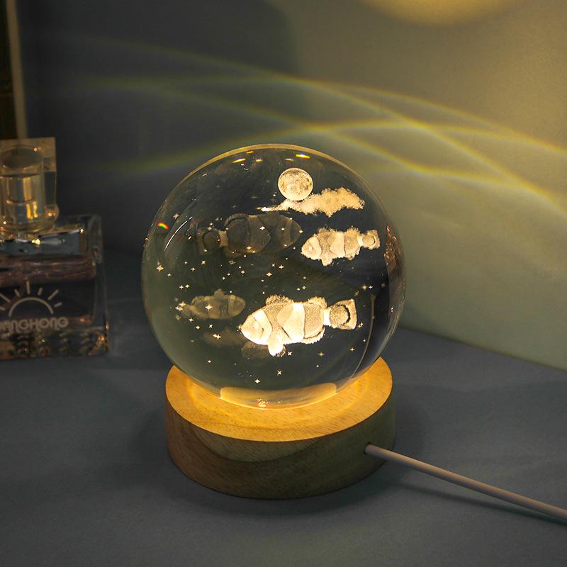 Ночник Хрустальный шар из глубин моря: 3D резной орнамент со светящейся деревянной подставкой