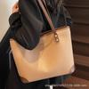 Large Capacity Tote Bag Women's 2025 New Retro Commuter Shoulder Bag Fashionable Versatile College Student Class Handbag