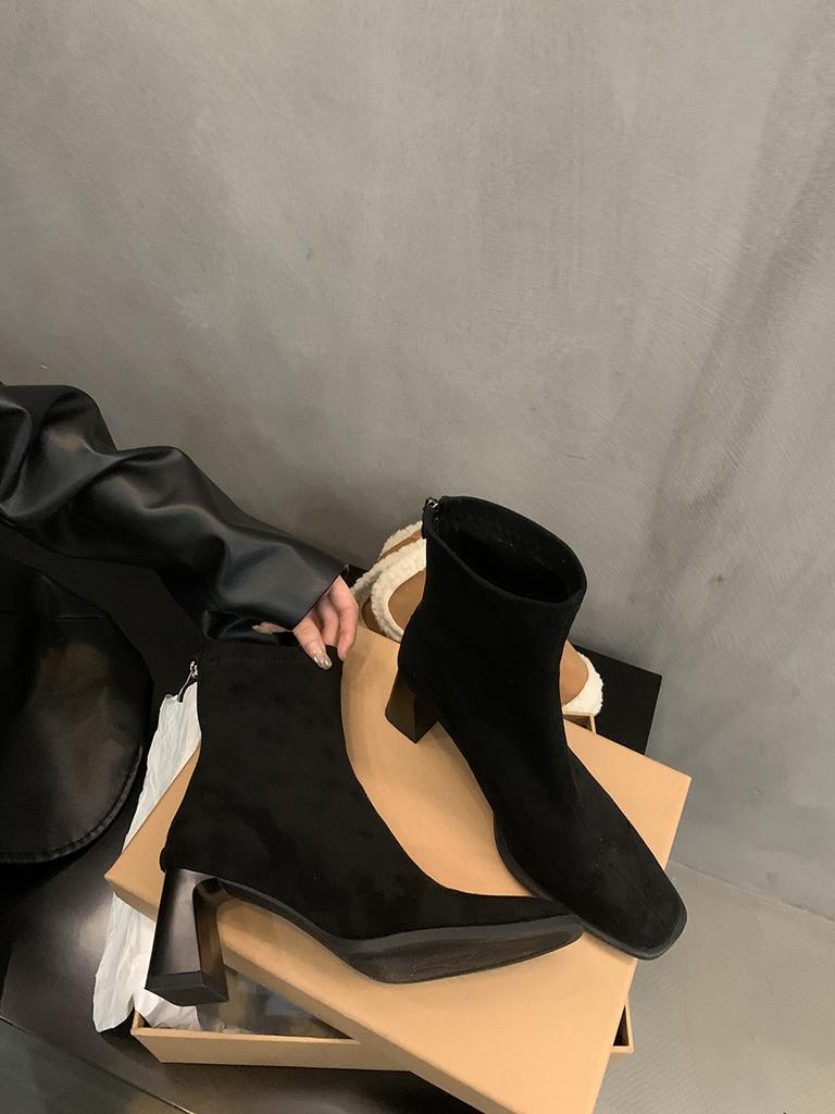 Женские короткие сапоги на высоком каблуке 2024 новые осенне-зимние французские ретро замшевые толстый каблук тонкие сапоги в иностранном стиле корейские маленькие ботильоны