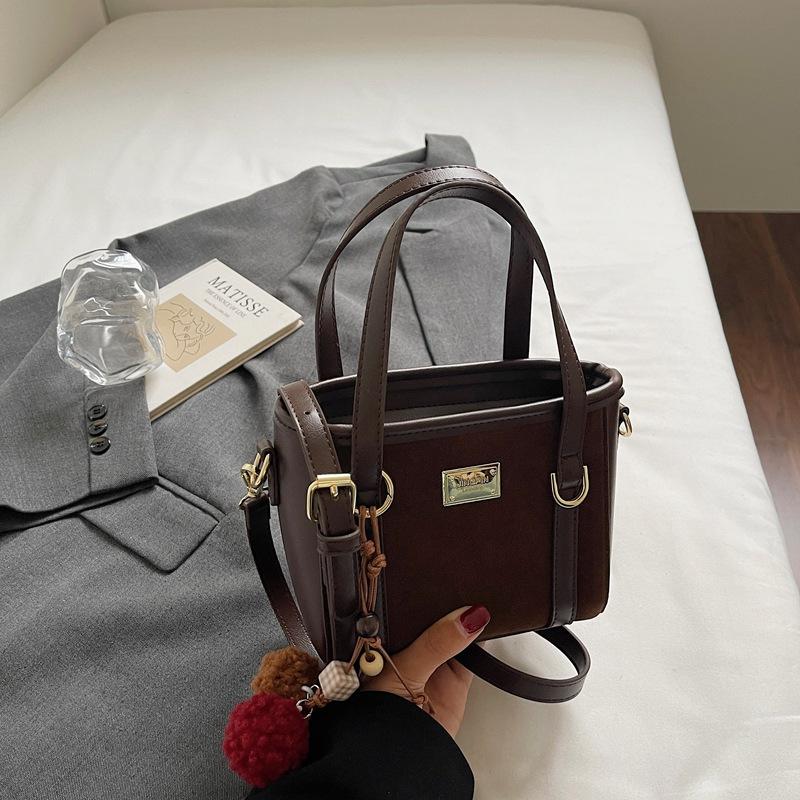 Модная повседневная сумка-мессенджер 2025 осень новая нишевая трендовая портативная сумка-ведро простая сумка на плечо сумка подмышку