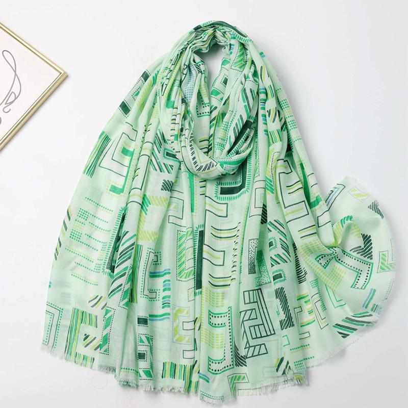 Designer Brand Women Scarf Classical Print Lady Shawls Cotton Feeling Soft Oversize Hijabs Neck Headband Tassel Foulard