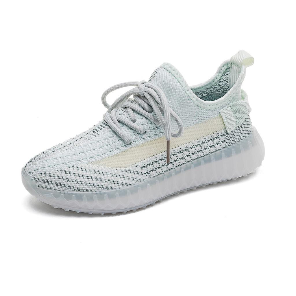 Пара кокосовых кроссовок 2025 лето новинка дышащие кроссовки для бега из ткани-мухи корейская версия легких спортивных кроссовок для женщин