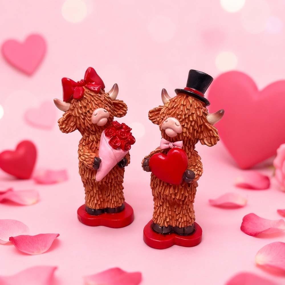 Cartoon Highland Cattle Ornament Resin Valentine's Day Ornament Highland Cow Figurine  Wedding