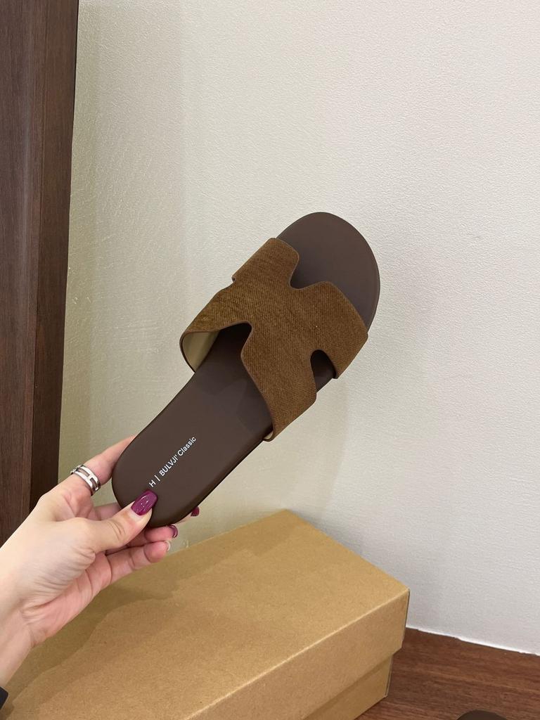 Однословные тапочки, модные и универсальные на плоской подошве, туристические пляжные 2025 лето новые, приморские простые и крутые тапочки