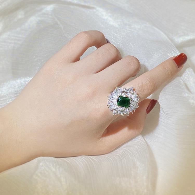 Новое имитация изумруда, полный бриллиант, высокое чувство темперамента, открывающееся кольцо, ювелирные изделия