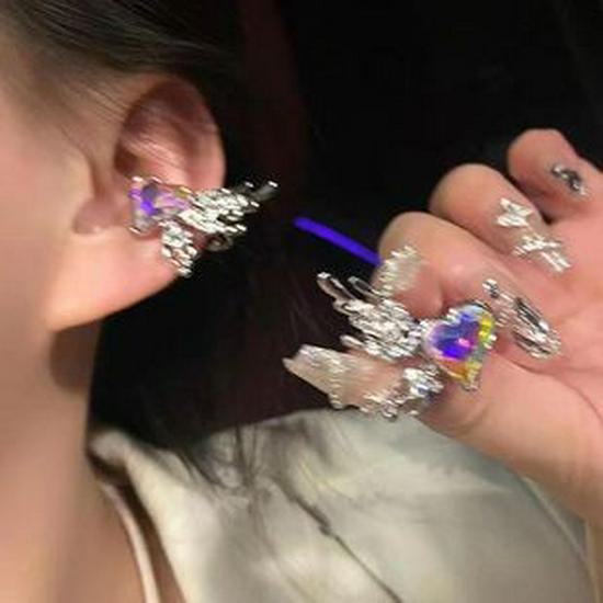 "Autumn Winter Snowflake Zircon Ear Clip: Elegant and Luxurious Ear Clip for a Festive, No-Piercing Required Look"