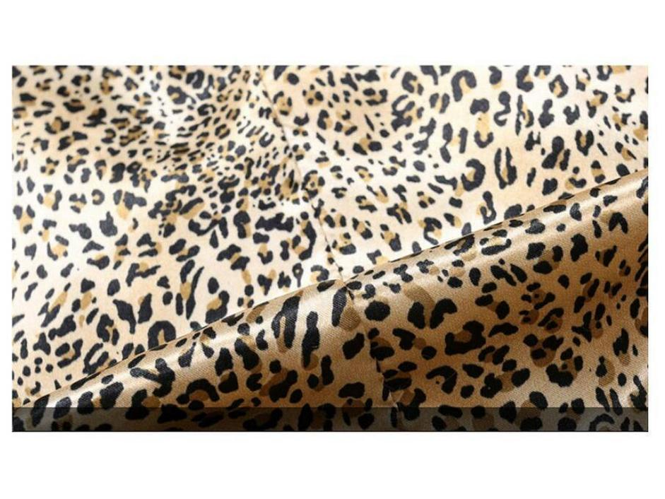 Женское полупальто из искусственного меха с леопардовым принтом средней длины и воротником из енота