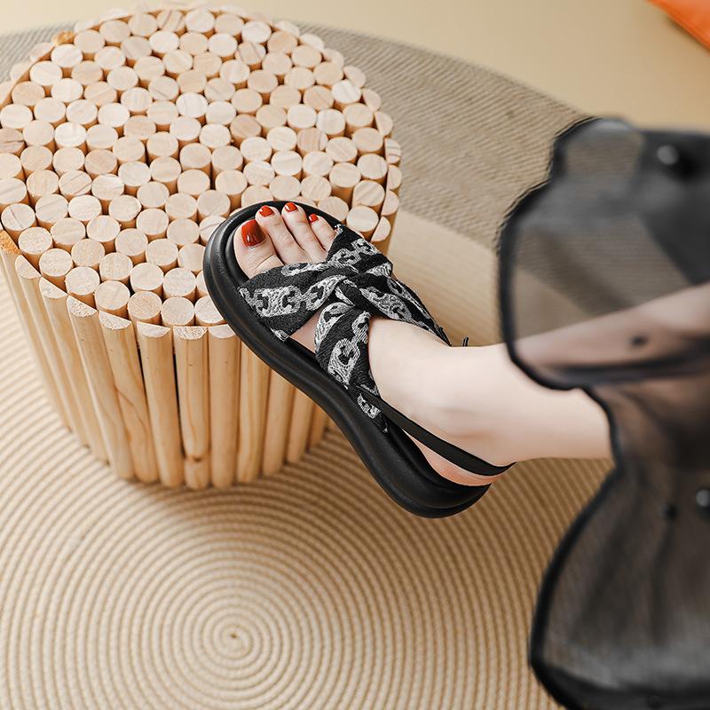 National style sandals women's platform new Chinese style summer new retro round head flat bottom ethnic style outdoor wear beach shoes