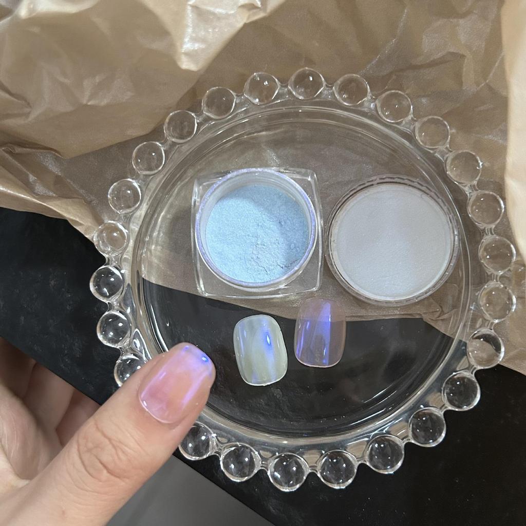 Маникюр с жемчужной пудрой Hailey Lux Satin: Свадебные ногти «Белый лунный свет»