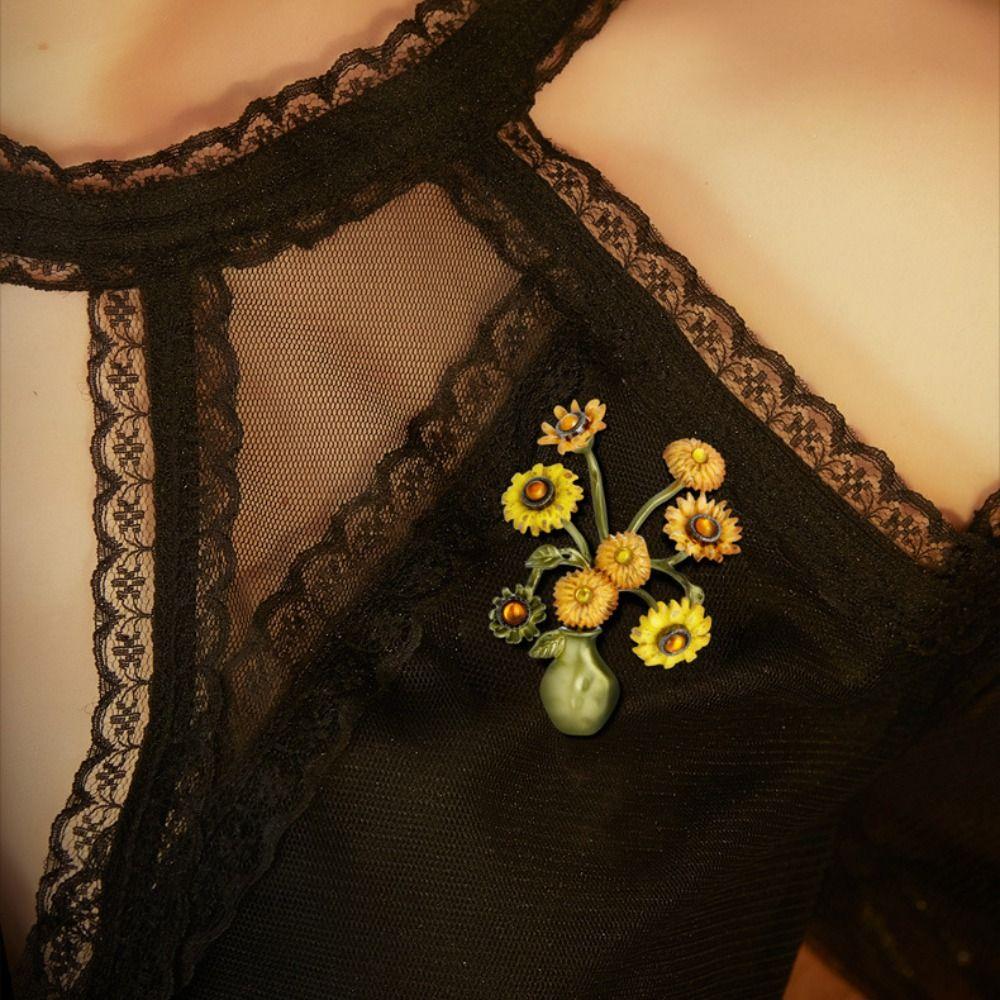 Gold Oil Painting Sunflower Brooch Vintage Metal Pin Flower Brooch  Western-style Clothes