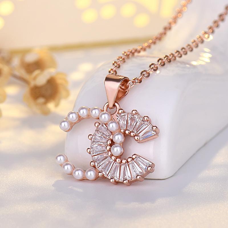 Четырехсекционный комплект из букв, ожерелье для женщин, серьги-гвоздики из жемчуга, браслет из циркония, дизайн кольца Niche