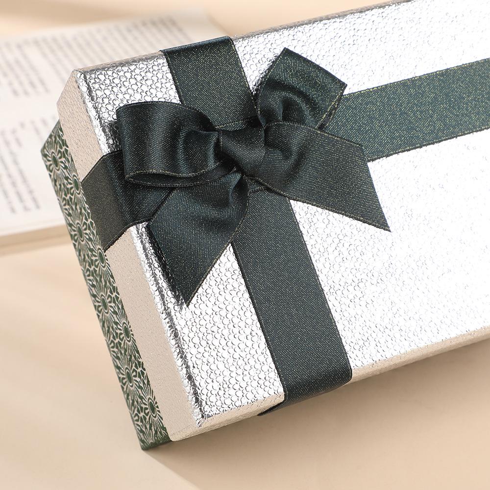 Бархатный бант из ленты Подарочная коробка для праздничной упаковки, ювелирных изделий, парфюмерии или помады.