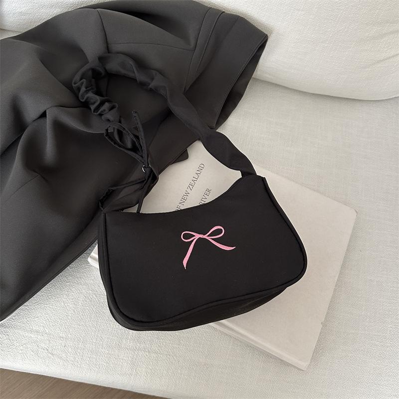 Сумка подмышку женская 2025 модная маленькая квадратная сумка простая повседневная на плечо женская сумка