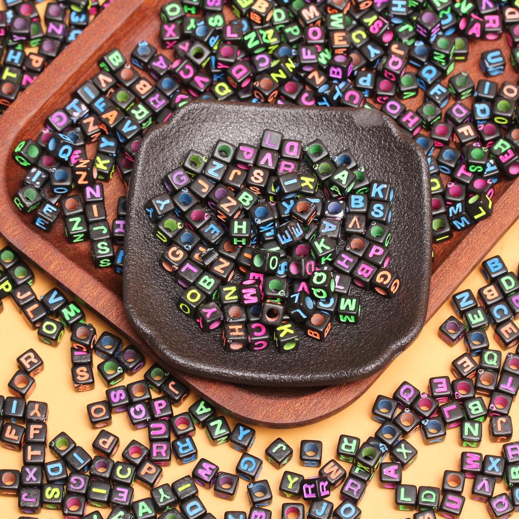 500 г акриловые ювелирные аксессуары, плоские бусины с буквами, квадратные бусины разных цветов, свободные бусины