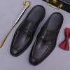 Модные полуботинки с закрытым носком для мужчин, черные мюли, тапочки слипоны из натуральной коровьей кожи с перфорацией, плоские сандалии, мужские, лето 2025