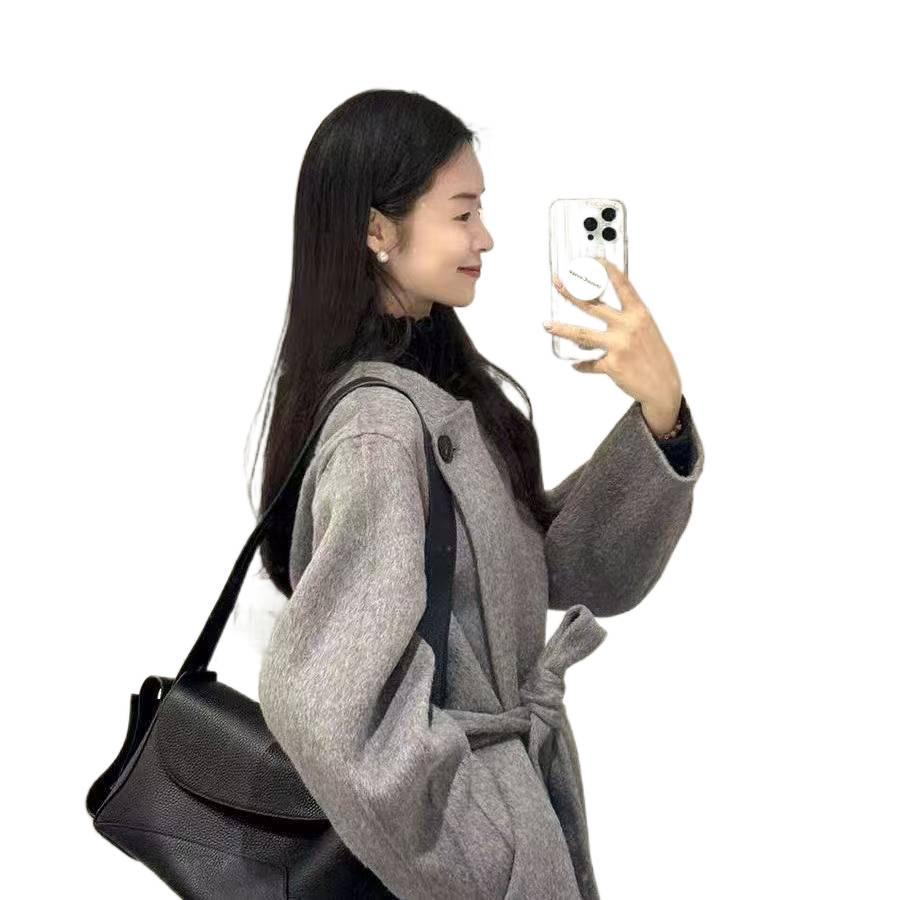 Серое шерстяное пальто в корейском стиле: Осенне-зимняя коллекция 2025 года: Маленький шерстяной кейп в стиле Хепберн с поясом