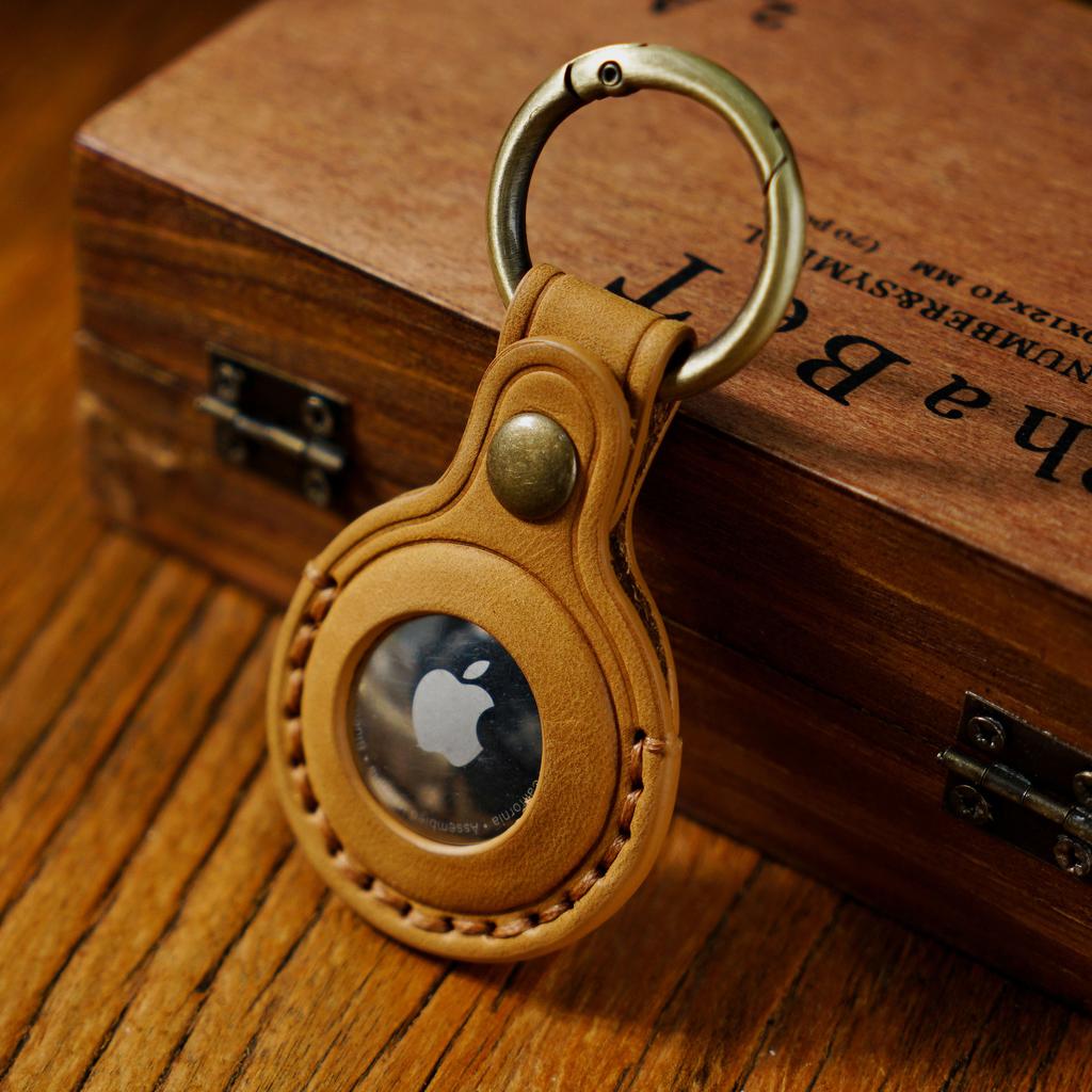 2025 Fashion Custom Top Layer Cow Leather Keychain Apple Air Tag Protective Cover Pet Anti-Loss Location Tracker Key Ring Sleeve