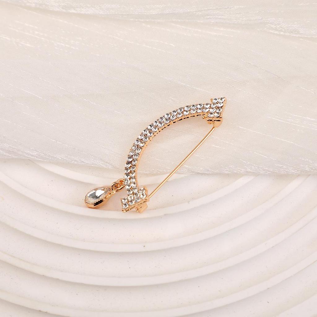 Alloy Inlaid Diamond Smile Pin: Women's Anti-Exposure Brooch with Exquisite Full Diamond Water Drop Design.
