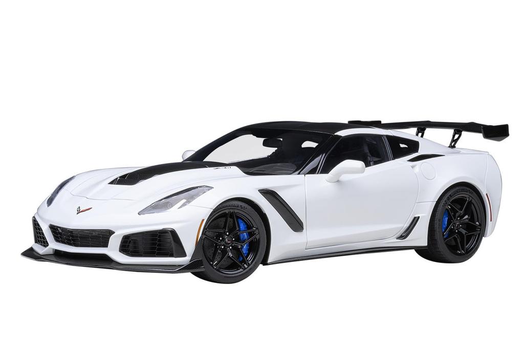 AUTOart Chevrolet Corvette ZR1 Белый Готовый продукт 1/18 (С7)