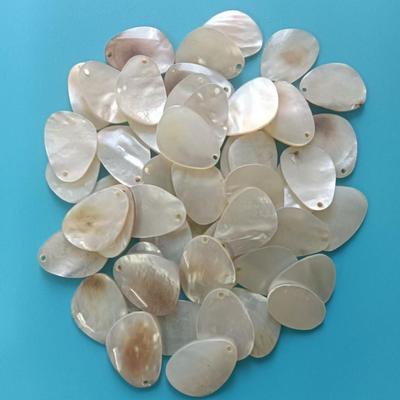Белый перламутровый кулон в форме груши для DIY, веерообразный, с неровным дизайном.