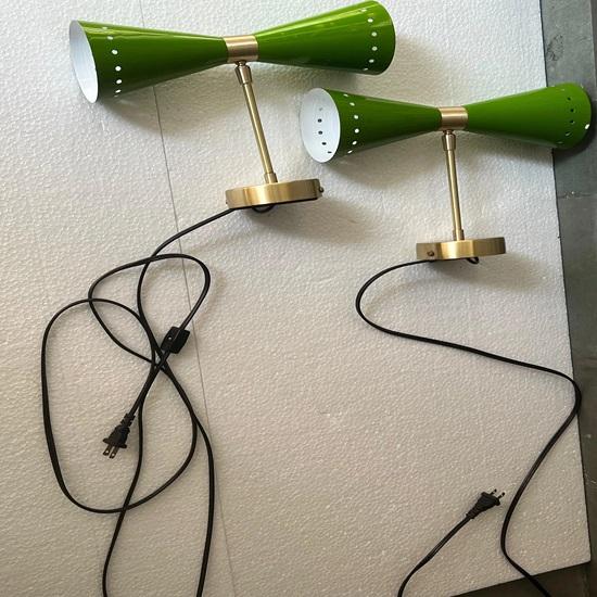 Настенный светильник Diabolo Green Brass Mid Century Modern Вверх-вниз освещение