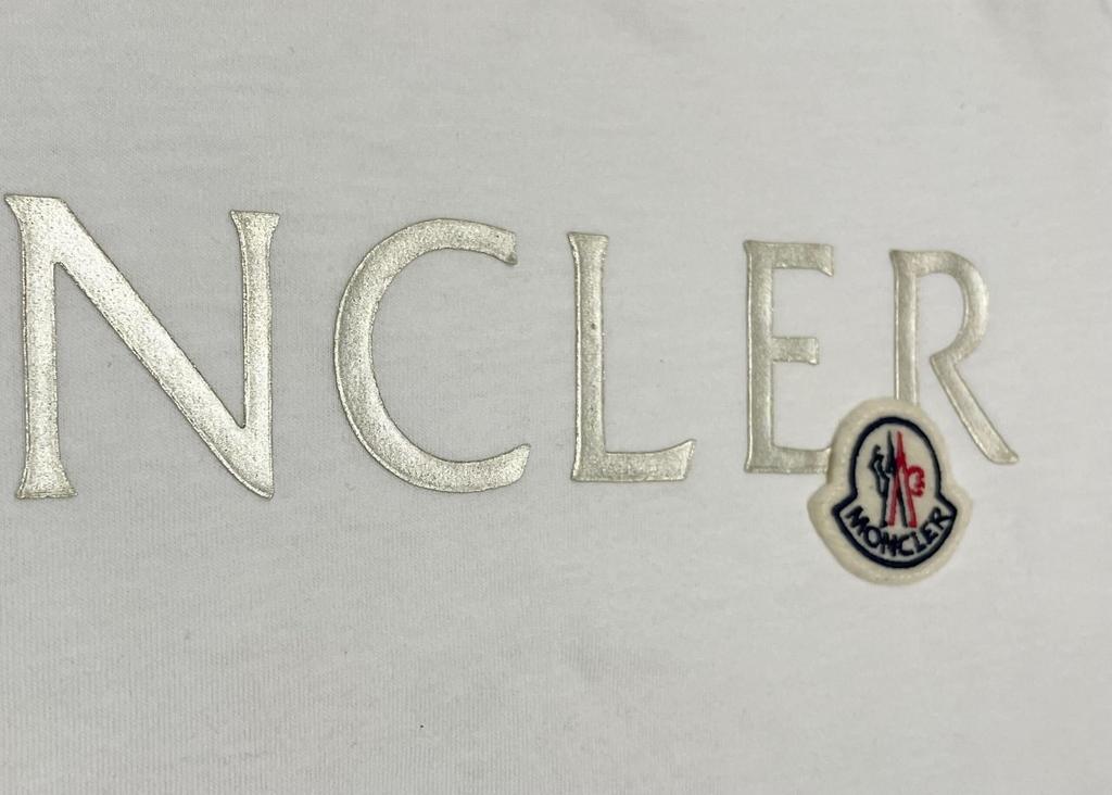 Подержанная женская футболка с коротким рукавом MONCLER