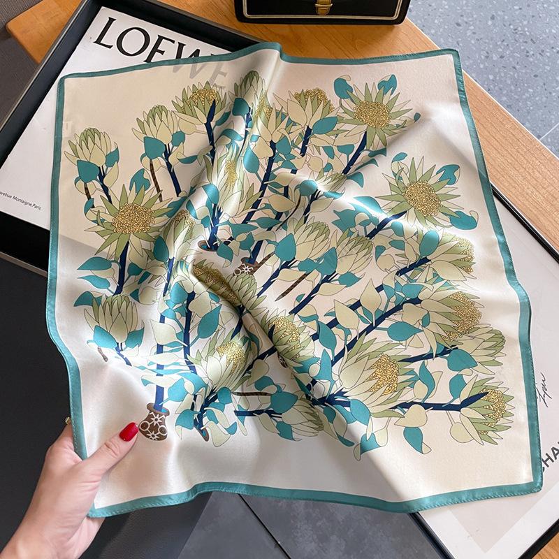 Mulberry silk scarf spring and autumn foreign style elegant fashion 11cm small square scarf silk decoration commuter fashion scarf wholesale