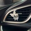 Украшение на воздуховыпускное отверстие автомобиля в виде бабочки