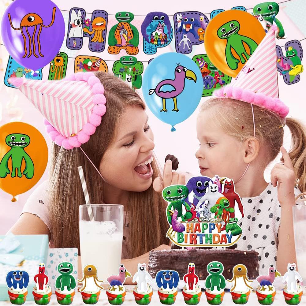 Декорации для тематической вечеринки «Сад Банбана» включают воздушные шары для торта и баннера.