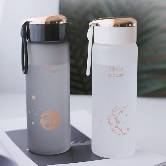 Бутылка для воды 400 мл с ремешком, герметичная матовая прозрачная пластиковая бутылка для питья с широким горлышком Moon Fantasy