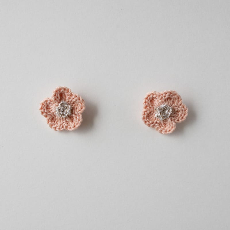 MERRYMOTIVE Pastel sunshine knit flower earring (Coral)